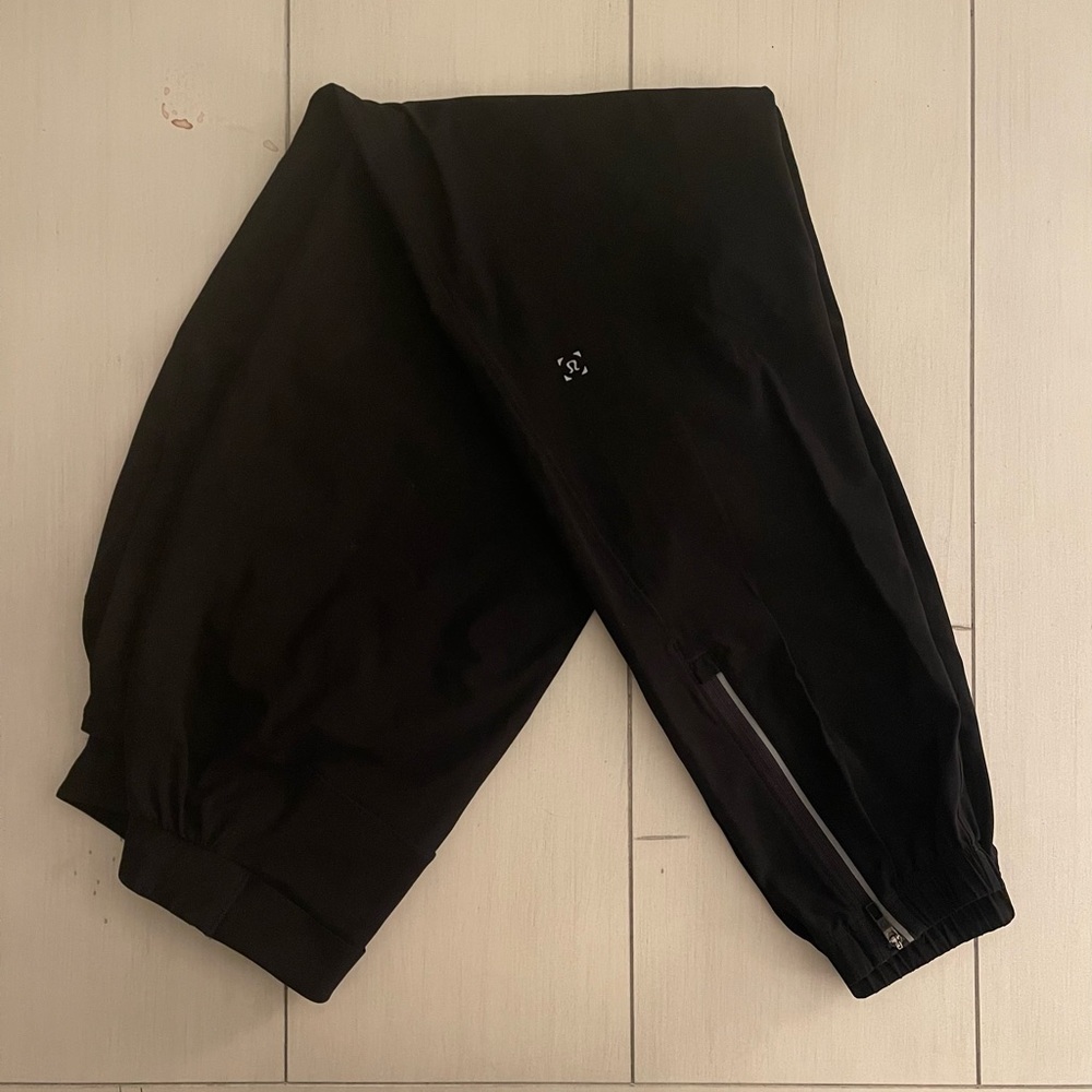 Lululemon Men’s Surge Joggers. Black. Slim Fit.